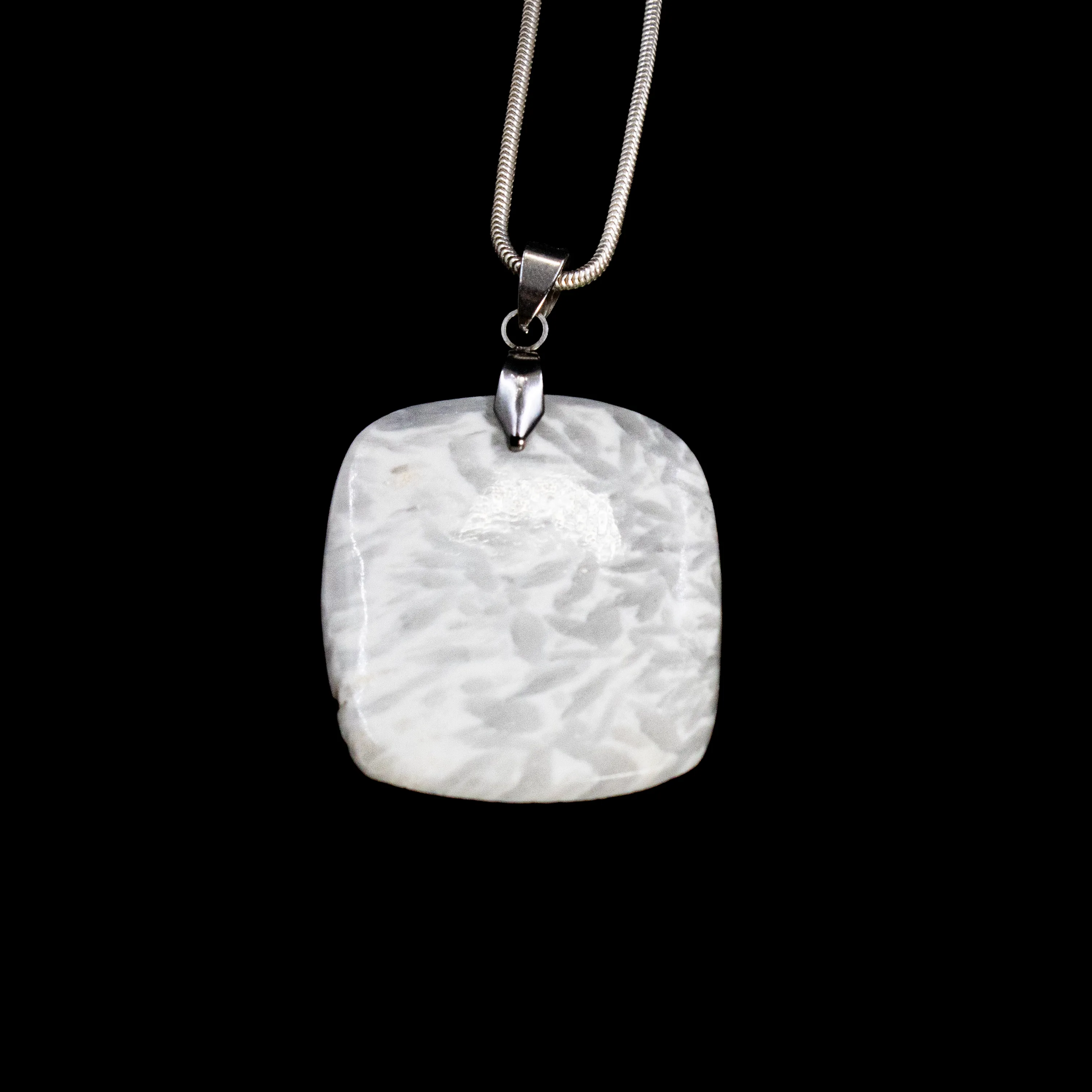 Pendentif en Scolecite