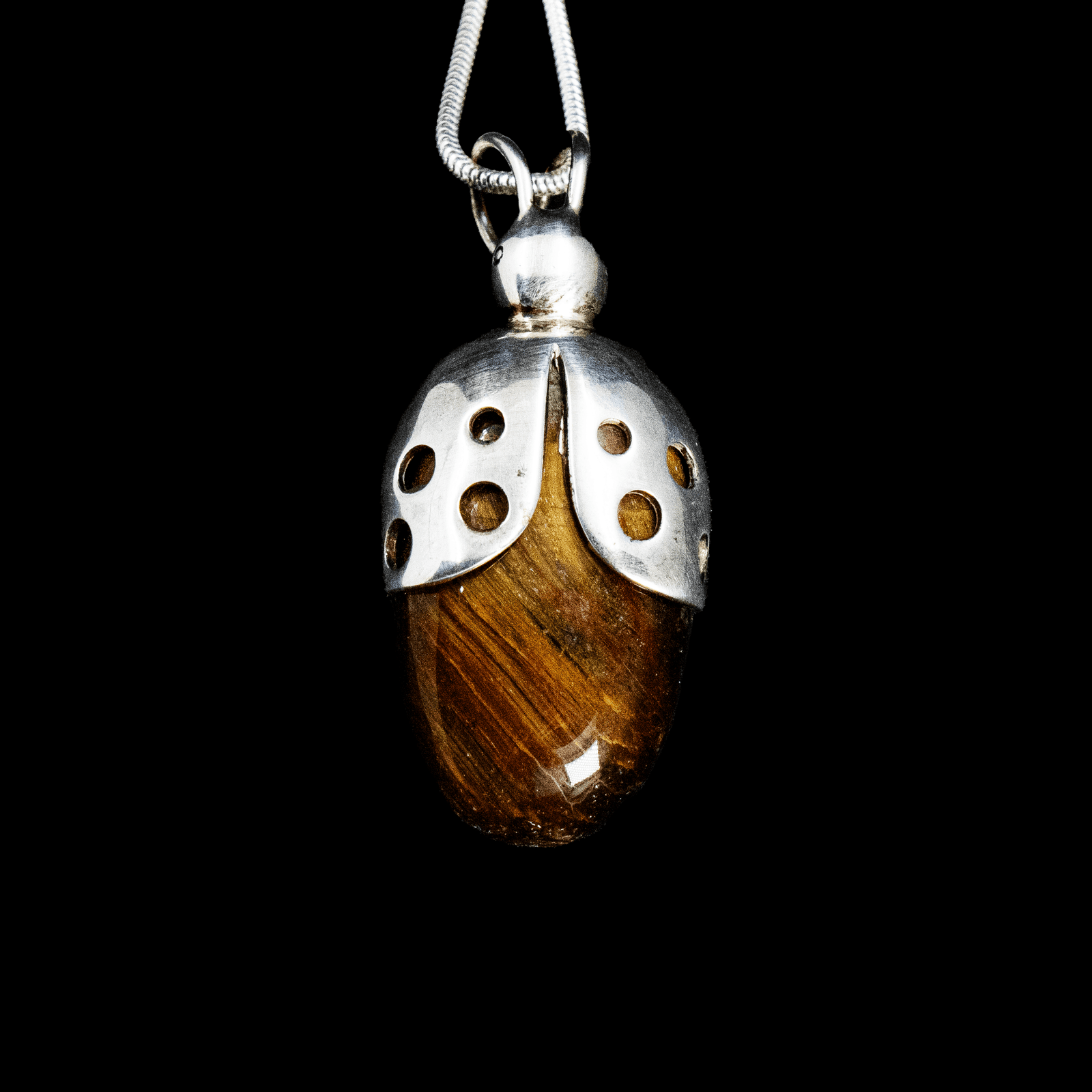 Pendentif en Oeil de Taureau